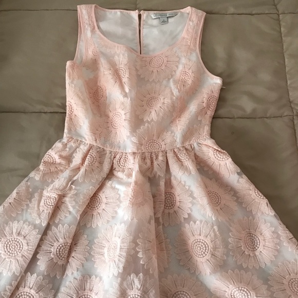 LC Lauren Conrad Dresses & Skirts - Lauren Conrad Light Pink Daisy Dress Size 2